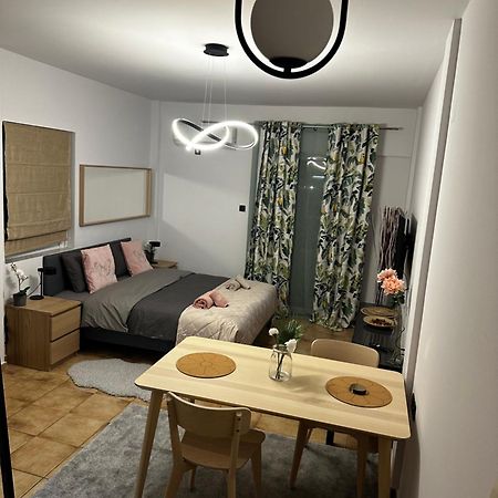 Appartement Νεάπολη à Larissa Extérieur photo