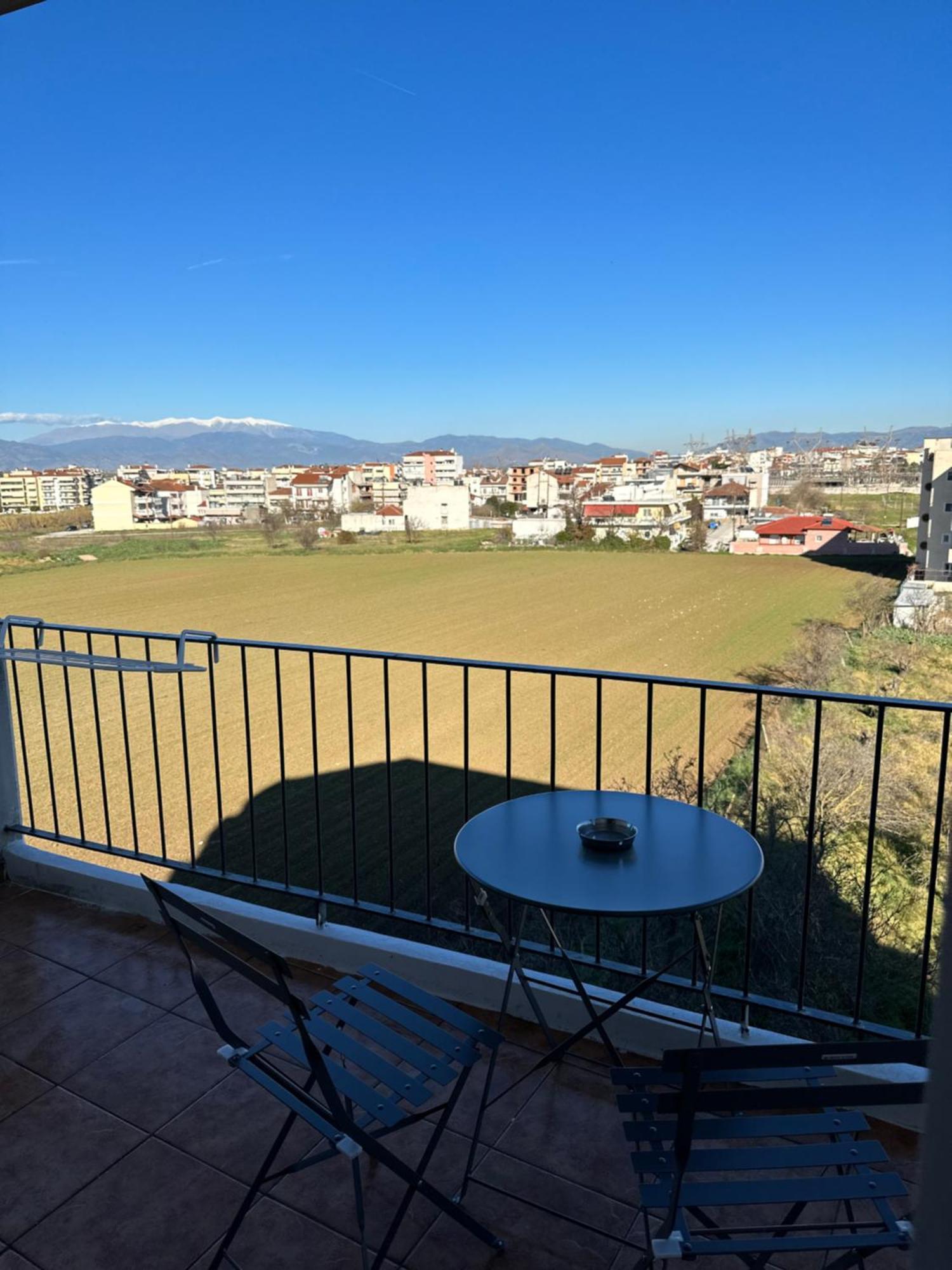 Appartement Νεάπολη à Larissa Extérieur photo