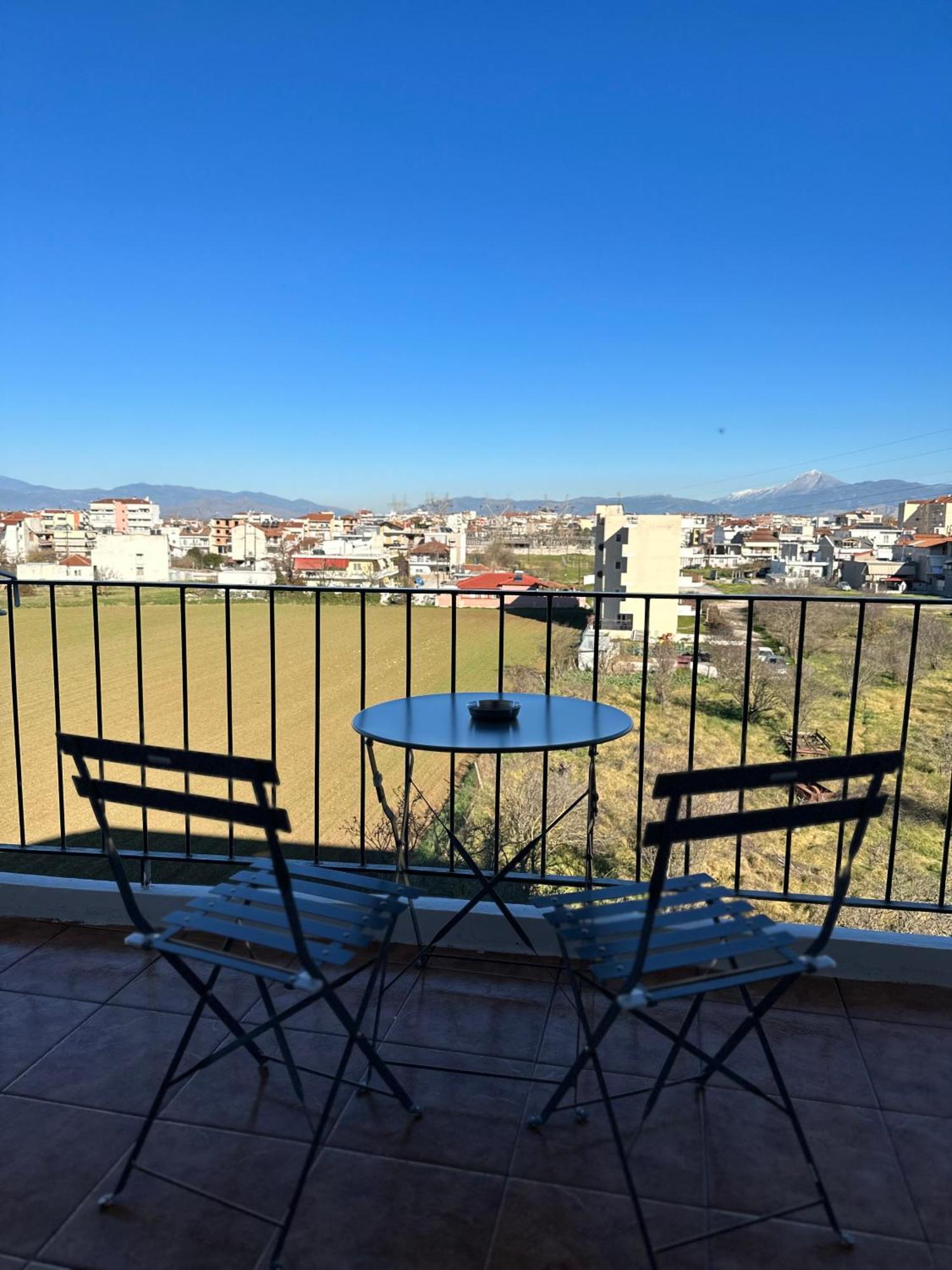 Appartement Νεάπολη à Larissa Extérieur photo