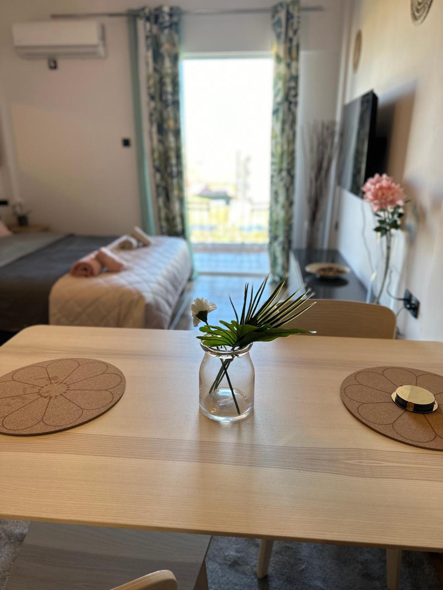 Appartement Νεάπολη à Larissa Extérieur photo